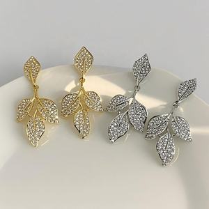 Nuevos Aretes de Zirconia con Baño de Oro y Diseño de Hoja de Diamante Retro de Lujo, Tendencia 2025, para Fiestas, Accesorios de Moda Elegantes - Product Image 1