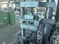 Machine automatique de cachetage de bande pour la fabrication de tirette