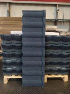 แผ่นหลังคาโลหะเคลือบหินสีสันสดใส ราคาประหยัด สำหรับอาคารสำนักงาน โรงแรม และพื้นที่กลางแจ้ง รับประกัน 5 ปี - Product Image 4