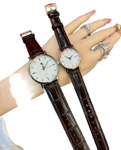 Ensemble de montres à quartz pour couple, couleur or rose, cadran noir avec index en cristal et bracelet en cuir Omegaes - Product Image 3