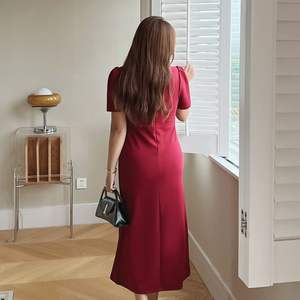 Robe moulante plissée à col carré style français Runqi N8645, blanche, pour femme, été, décontractée, à porter au quotidien - Product Image 2