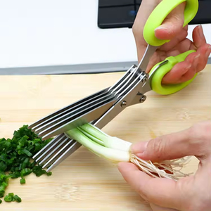 Tijeras Multifuncionales de Acero Inoxidable para Alimentos, Tijeras para Picar Cebolla de 5 Capas, Herramienta para Cortar Hierbas y Especias - Product Image 4