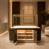 Comptoir de présentation de bijoux sur mesure en gros avec base métallique, vitrine en verre et éclairage LED