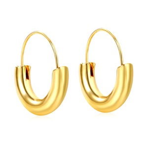 Boucles d'oreilles créoles tendance personnalisées en acier inoxydable plaqué or 18 carats pour femme, géométriques, lisses, semi-circulaires, style Huggie - Product Image 1