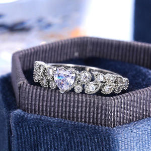 Anillos de Compromiso de Moda para Mujer con Circonita Cúbica en Forma de Corazón F808, Engaste Pavé, Gema Creada en Laboratorio - Product Image 3