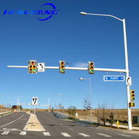 Poteau de signalisation routière personnalisé par le fabricant pour l'extérieur, 6M, 7M, 8M, avec bras de support 6M, 8M, 9M, 10M, équipé de feux de signalisation 300mm, 400mm
