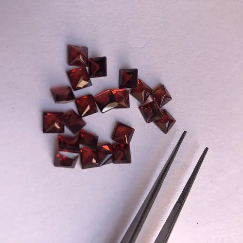 4mm Natural Red Garnet Princesa Corte Pedras Preciosas Soltas Fabricante a Preço de Atacado Pedras para Jóias Buy Now Dealer