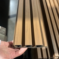 Panneau mural rainuré en WPC pour intérieur et extérieur, idéal pour la décoration de la maison, imperméable, aspect bois, prix usine imbattable