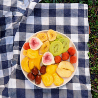 Vente en gros de petites pochettes de fruits déshydratés : fraises, bananes, kiwis, figues, dattes rouges, pommes, fruits déshydratés mélangés, collations de fruits, fruits croustillants