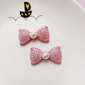 จี้ติดรองเท้าและเคสโทรศัพท์แบบเรซิ่นรูปตัวอักษรโบว์สไตล์ชานสีชมพูแบบกำหนดเอง ขายส่ง - Product Image 3