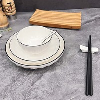 Service de vaisselle en céramique en porcelaine avec bord festonné blanc et noir personnalisé de 7/8 pouces, compatible four et lave-vaisselle, assiettes à dessert et bols pour restaurant