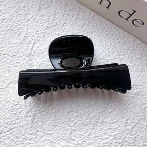 กิ๊บหนีบผมพลาสติกสีพื้นแบบเกาหลี กิ๊บหนีบผมครึ่งหัว ขนาดกลาง เงางาม รูปทรงฉลาม สำหรับผู้หญิงผมบาง - Product Image 4