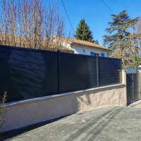 Panneaux de clôture de sécurité horizontaux en aluminium, décoratifs, anti-escalade, durables pour l'extérieur, pour la protection de la vie privée, finition thermolaquée