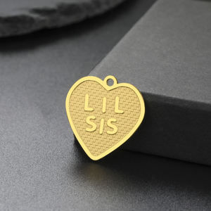 Pendentif Cœur en Acier Inoxydable Plaqué Or Gravé « Petite Sœur » – Cadeau Idéal pour Filles, Breloques pour Colliers et Bracelets - Product Image 5
