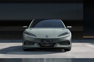 BYD Denza Z9GT DM PHEV Auto GT di punta con batteria Blade da 63,8 kWh, ricarica rapida e guida intelligente - Product Image 3