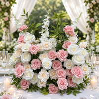 Chemin de table fleuri artificiel personnalisé et coloré pour la décoration des allées et des tables de mariage