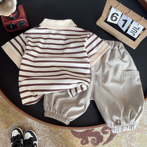 2025 New <span class=keywords><strong>Baby</strong></span> <span class=keywords><strong>Boy</strong></span> Vestuário <span class=keywords><strong>Set</strong></span> Listrado Placket de manga curta Infantil Roupas Moda Elegante Respirável Duas Peças <span class=keywords><strong>Baby</strong></span> Suit Lbc - Product Image 3