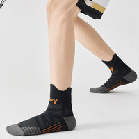 Fabricant de chaussettes de sport personnalisées à la mode Chaussettes de sport tricotées pour le cyclisme, la course et le basket-ball.