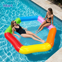 MART Nouveauté : Hamac aquatique gonflable hexagonal arc-en-ciel pour 2 personnes, idéal pour l'été, la plage et les fêtes à la piscine – Vente en gros personnalisée