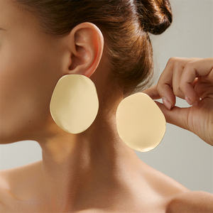 Exagéré grandes boucles d'oreilles rondes irrégulières lisses pour les femmes à la mode dame grandes boucles d'oreilles accessoires sur l'oreille bijoux à la mode - Product Image 1
