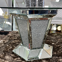 Table basse ronde en verre avec aspect diamant écrasé et base miroir