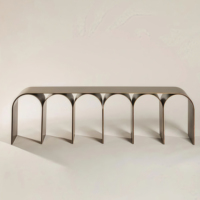 Chaise de banc de chambre à coucher à cadre en métal de luxe au design minimaliste moderne poufs souples pour l'entrée pour la maison, l'hôtel ou la villa
