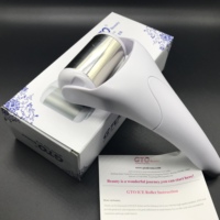 Rouleau de glace glacée pour refroidissement de la peau du visage
