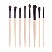 Kit professionnel de 8 pinceaux de maquillage en poils de chèvre avec manche en bois, comprenant un pinceau éventail, un baume à lèvres, un correcteur, des outils pour le visage et les yeux, un eye-liner