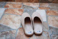 Sandales marocaines unisexes par Moroccansoul avec dessus en cuir véritable, doublure et semelle intérieure en cuir véritable souple, fabriquées au Maroc