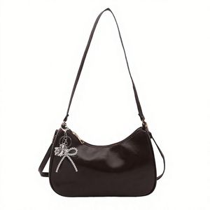 Sac à bandoulière en cuir de vachette et fourrure pour femme, style bohème vintage, avec chaînes et motifs sculptés, collection printemps, vente chaude - Product Image 5