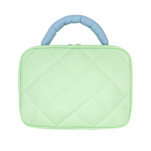 Étui à cosmétiques personnalisé matelassé avec logo pour articles de toilette, vert/rouge, sac à maquillage en nylon à fermeture éclair tendance pour femmes, 37x5x27cm - Product Image 3
