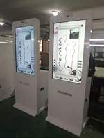 Máquina expendedora de billetes con pantalla táctil LCD grande de 32 pulgadas, lector automático de tarjetas, escáner QR, máquina de cambio de billetes, kiosco de tickets, al mejor precio