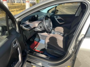 2014-2022 Dongfeng <span class=keywords><strong>Peugeot</strong></span> <span class=keywords><strong>2008</strong></span> SUV 5 places voiture à <span class=keywords><strong>essence</strong></span> à transmission <span class=keywords><strong>automatique</strong></span> d'<span class=keywords><strong>occasion</strong></span> avec toit ouvrant panoramique - Product Image 2