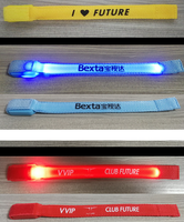Bracelet LED personnalisé pour boîte de nuit, bracelet lumineux en tissu, bracelets promotionnels lumineux pour événements