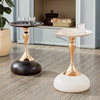 Luxuriöser Moderner Beistelltisch mit Einzigartigem Taillendesign für Zuhause Zeitgenössischer Französischer Kleiner Eck-Kaffeetisch Dekorative Metallmöbel