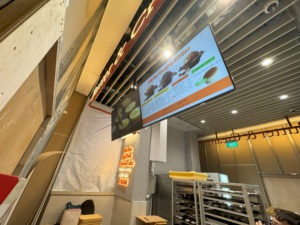 จอแสดงผลโฆษณาติดผนังแบบ LCD ยี่ห้อ Veto สำหรับใช้งานภายในอาคาร ดีไซน์บางเฉียบ ติดตั้งแบบแขวนได้ เหมาะสำหรับร้านกาแฟ เมนูดิจิทัลสำหรับร้านอาหาร ร้านกาแฟ - Product Image 3