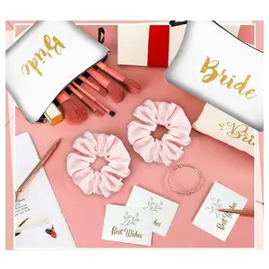Dapatkan set dekorasi perhiasan pernikahan, perlengkapan pesta tema pernikahan, tas Makeup merah muda putih, gelang tali kepala, kartu ucapan