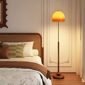 Lampadaire classique de style champignon avec LED au design médiéval moderne du Bauhaus pour chambre ou salon de fille - Product Image 1