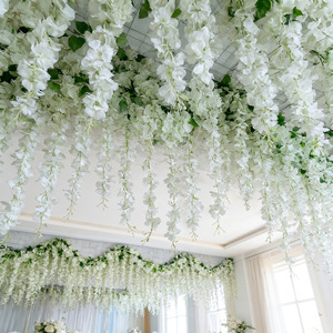 พวงดอกซากุระประดิษฐ์สีขาวทำจากผ้าไหมสำหรับตกแต่งงานแต่งงาน งานปาร์ตี้ สวน และผนังบ้าน - Product Image 2