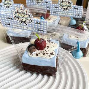 2025ใหม่ปีชุดขนมหวานเค้กเกลือทะเลเหมือนจริงจากไวรัสของเล่นซิลิโคนเหนียวนุ่มสำหรับคลายเครียด - Product Image 1