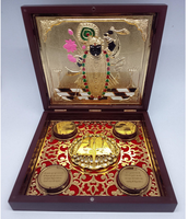 Boîte artisanale traditionnelle en acier inoxydable plaqué or, avec idole Shrinath Ji et pièces de monnaie Charan Paduka, ensemble multi-pièces pour mariage et Diwali