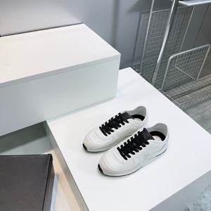 Zapatillas blancas casuales y populares para hombre de alta calidad: elegantes, versátiles y cómodas para caminar al aire libre, ideales para cualquier ocasión. - Product Image 2