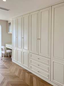 Ensemble de placards de style rustique en bois rond, prix d'usine, dressing avec finition écologique et grand espace de rangement - Product Image 2