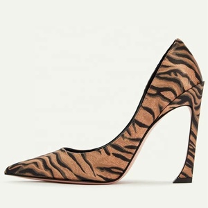 Zapatos de tacón fino de charol brillante con punta en pico y tacón de aguja para mujer - Product Image 6