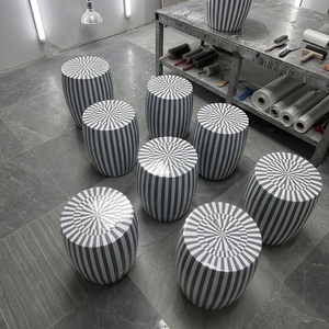 Table d'appoint en fibre de verre rayée noir et blanc, tabouret d'appoint, finition incrustation osseuse, pouf rond pour salon et hôtel - Product Image 5