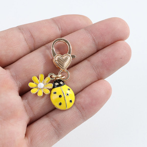 Mignon émail fleur breloques porte-clés pendentif voiture porte-clés <span class=keywords><strong>téléphone</strong></span> breloque coccinelle mode bijoux accessoires bonne chance cadeau - Product Image 2