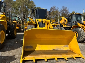 Cargador de rueda de carga frontal Komatsu Wa380 usado de alta eficiencia a la venta para granjas con componentes centrales Motor Cojinete Caja de cambios - Product Image 4