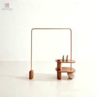 Porte-vêtements moderne en bois massif, support de vêtements autoportant avec étagère de présentation multi-niveaux irrégulière pour boutique