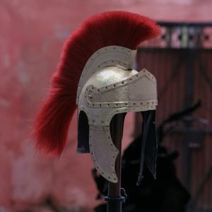 Casque de chevalier médiéval romain avec plume rouge, armure romaine, casque en acier - Product Image 1
