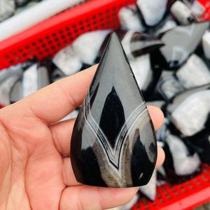 Vente en gros de pierres de guérison en cristal d'agate de sardonyx noir naturel, pierre de cristal en forme de torche, artisanat en cristal pour la décoration et les cadeaux - Product Image 6